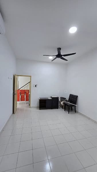 Rumah Teres 1.5 Tingkat untuk Dijual di Taman Pelangi Indah (Ulu Tiram) - Daniel Yong - Living Room - PropertyGuru.com.my