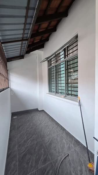 Rumah Teres 1.5 Tingkat untuk Dijual di Taman Pelangi Indah (Ulu Tiram) - Daniel Yong - Balcony - PropertyGuru.com.my