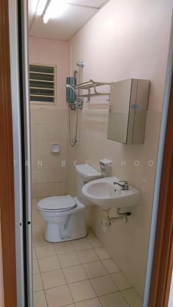 Pangsapuri untuk Dijual di Baiduri Court Apartment - Tan Bee Choo - Bathroom - PropertyGuru.com.my