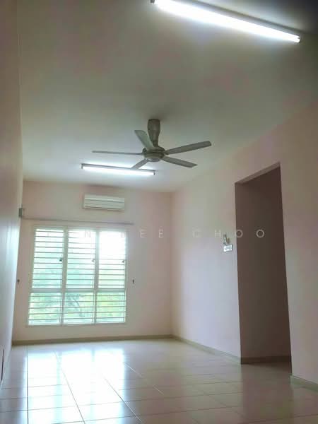 Pangsapuri untuk Dijual di Baiduri Court Apartment - Tan Bee Choo - Living Room - PropertyGuru.com.my
