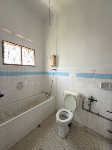 Semi-Detached House for Sale in Taman Sentosa (Johor Bahru) - Melinda Ee - Bathroom - PropertyGuru.com.my