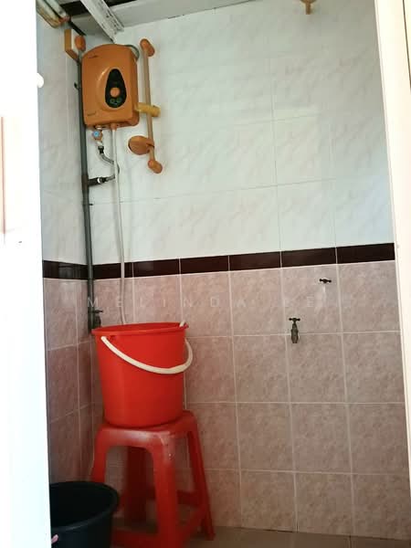 Flat for Sale at Pangsapuri Nuri - Melinda Ee - Bathroom - PropertyGuru.com.my