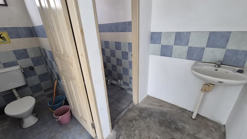 Shop / Office for Sale in Kuching (Sarawak) - Clement Toh - Bathroom - PropertyGuru.com.my