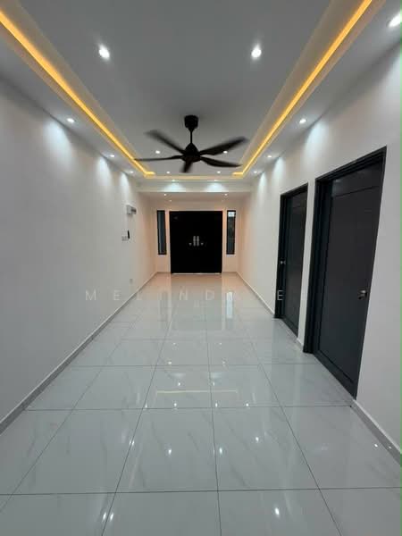 Rumah Teres 1 Tingkat untuk Dijual di Taman Universiti (Skudai) - Melinda Ee - Entrance - PropertyGuru.com.my