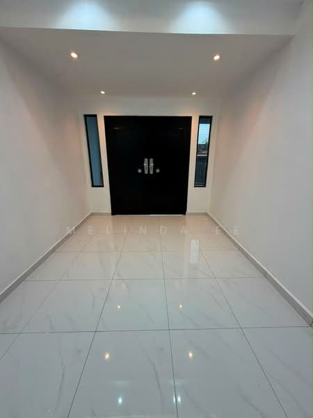Rumah Teres 1 Tingkat untuk Dijual di Taman Universiti (Skudai) - Melinda Ee - Entrance - PropertyGuru.com.my