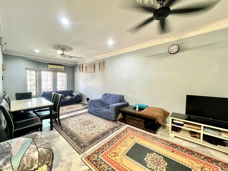 1-storey Terraced House for Sale in Seksyen 27 (Shah Alam) - Adaw Zain - Living Room - PropertyGuru.com.my