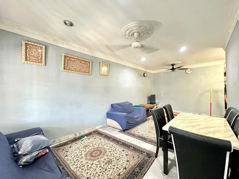 1-storey Terraced House for Sale in Seksyen 27 (Shah Alam) - Adaw Zain - Living Room - PropertyGuru.com.my