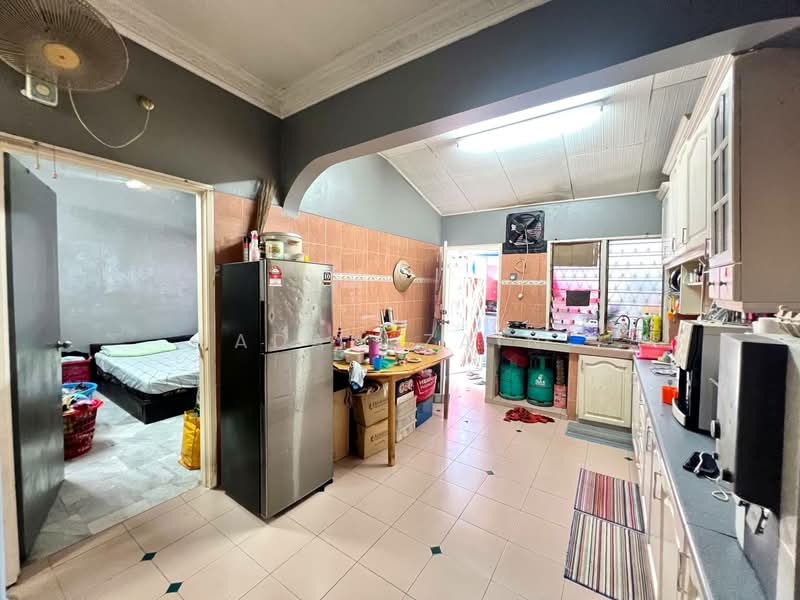 1-storey Terraced House for Sale in Seksyen 27 (Shah Alam) - Adaw Zain - Kitchen - PropertyGuru.com.my