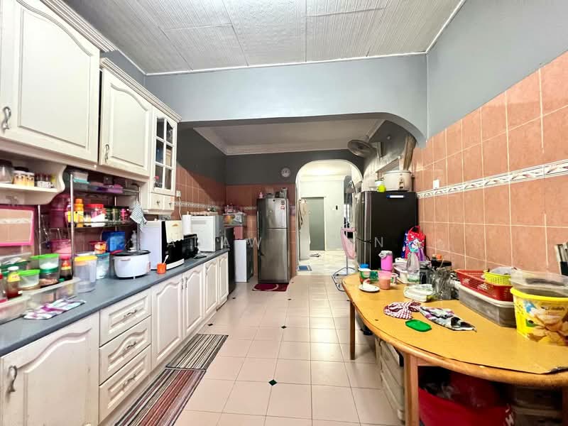 1-storey Terraced House for Sale in Seksyen 27 (Shah Alam) - Adaw Zain - Kitchen - PropertyGuru.com.my