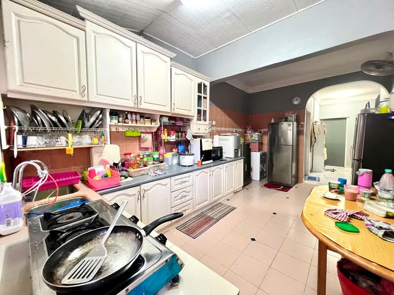 1-storey Terraced House for Sale in Seksyen 27 (Shah Alam) - Adaw Zain - Kitchen - PropertyGuru.com.my
