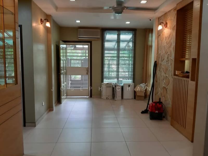 Rumah Teres 2 Tingkat untuk Dijual di Seksyen 7 (Shah Alam) - Joseph Chan - Living Room - PropertyGuru.com.my
