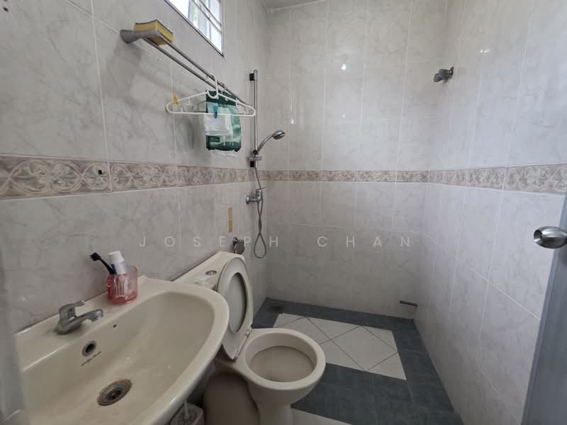 Rumah Teres 2-Tingkat untuk Dijual di Seksyen 7 (Shah Alam) - Joseph Chan - Bathroom - PropertyGuru.com.my