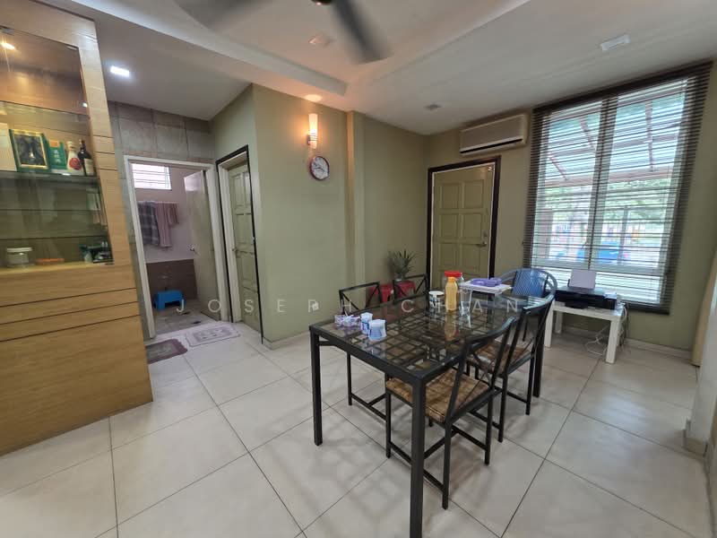 Rumah Teres 2-Tingkat untuk Dijual di Seksyen 7 (Shah Alam) - Joseph Chan - Dining Room - PropertyGuru.com.my