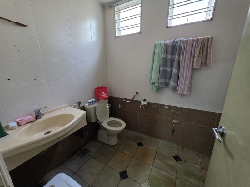 Rumah Teres 2-Tingkat untuk Dijual di Seksyen 7 (Shah Alam) - Joseph Chan - Bathroom - PropertyGuru.com.my