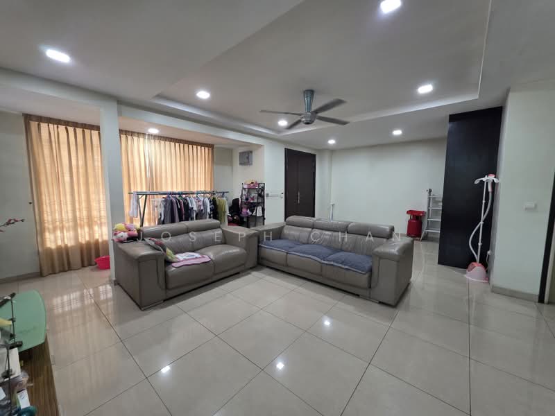Rumah Teres 2-Tingkat untuk Dijual di Seksyen 7 (Shah Alam) - Joseph Chan - Living Room - PropertyGuru.com.my