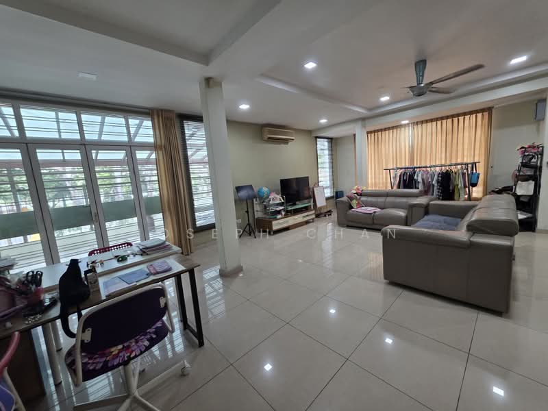 Rumah Teres 2-Tingkat untuk Dijual di Seksyen 7 (Shah Alam) - Joseph Chan - Living Room - PropertyGuru.com.my