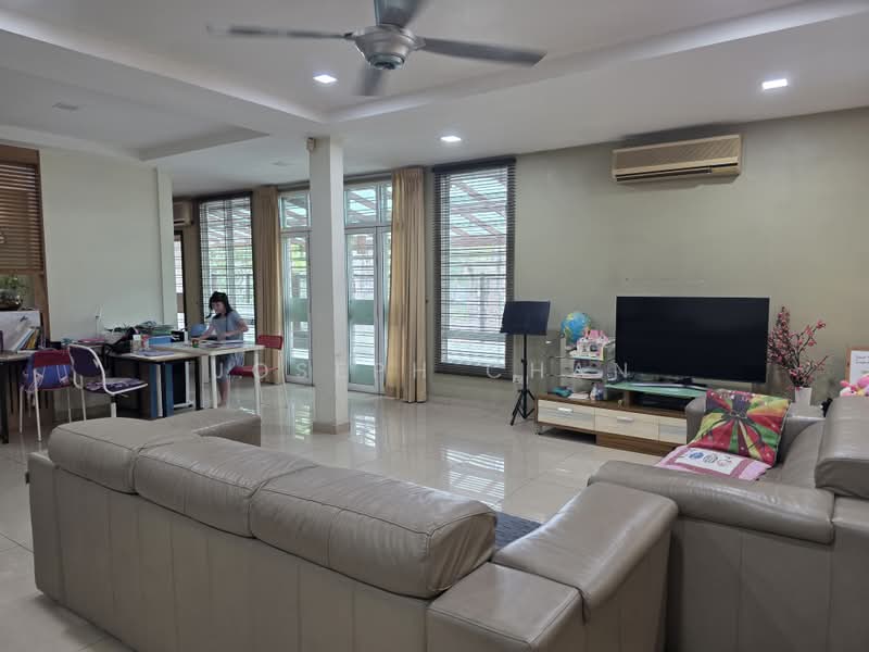 Rumah Teres 2-Tingkat untuk Dijual di Seksyen 7 (Shah Alam) - Joseph Chan - Living Room - PropertyGuru.com.my