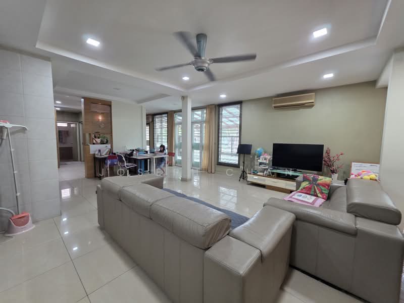 Rumah Teres 2-Tingkat untuk Dijual di Seksyen 7 (Shah Alam) - Joseph Chan - Living Room - PropertyGuru.com.my