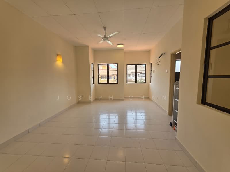 Rumah Teres 2 Tingkat untuk Dijual di Bukit Jelutong (Shah Alam) - Joseph Chan - Master bedroom - PropertyGuru.com.my