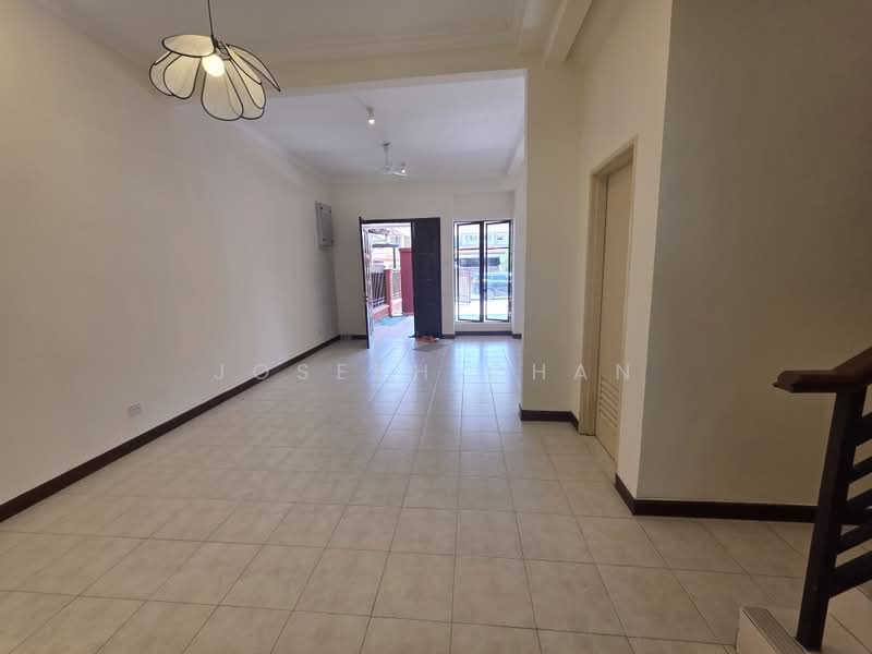 Rumah Teres 2 Tingkat untuk Dijual di Bukit Jelutong (Shah Alam) - Joseph Chan - Living Room - PropertyGuru.com.my