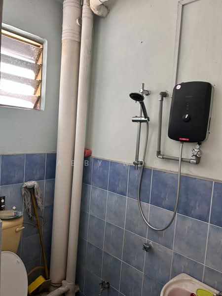 Pangsapuri untuk Disewa di Mentari Court - Abby Woo - Bathroom - PropertyGuru.com.my