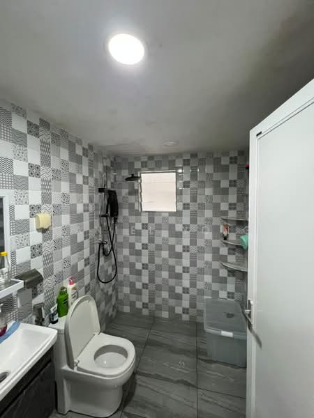 Apartment for Sale at Denai Nusantara Apartment - Daniel Yong - Bathroom - PropertyGuru.com.my