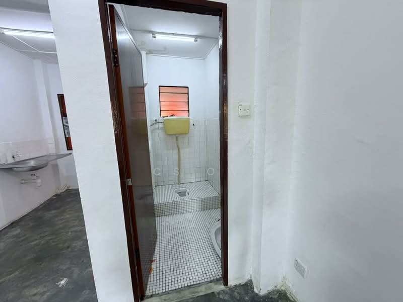 Flat for Sale at Taman Sri Murni Fasa 3 - CS OW - Bathroom - PropertyGuru.com.my