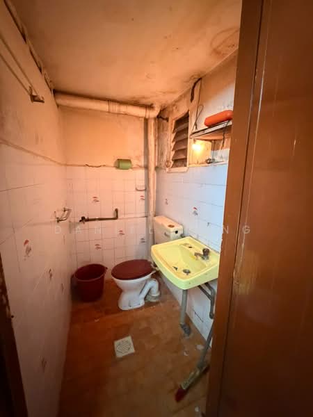 Rumah Teres 1 Tingkat untuk Dijual di Taman Abad (Johor Bahru) - Daniel Yong - Bathroom - PropertyGuru.com.my