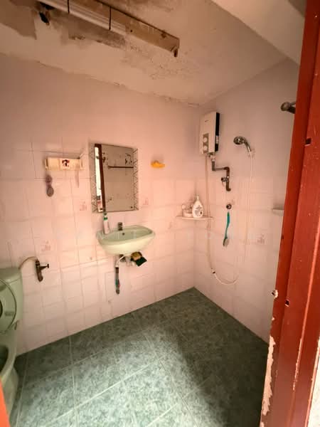 Rumah Teres 1 Tingkat untuk Dijual di Taman Abad (Johor Bahru) - Daniel Yong - Bathroom - PropertyGuru.com.my