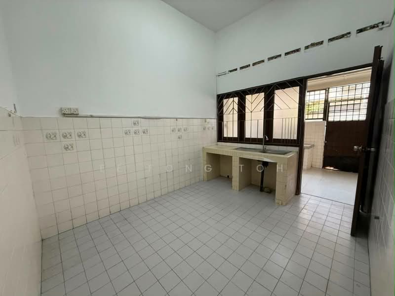 Rumah Teres 2 Tingkat untuk Dijual di Taman Suria (Johor Bahru) - Ee Fong Toh - Kitchen - PropertyGuru.com.my