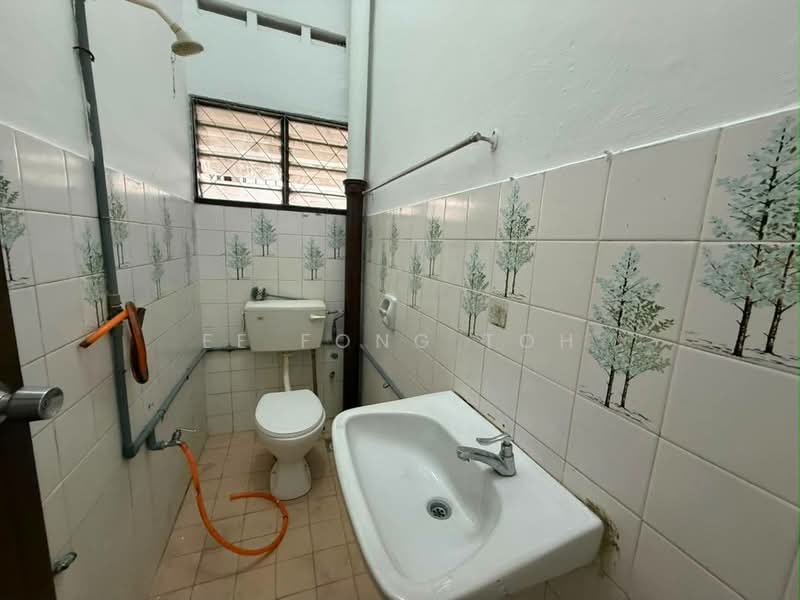 Rumah Teres 2 Tingkat untuk Dijual di Taman Suria (Johor Bahru) - Ee Fong Toh - Bathroom - PropertyGuru.com.my