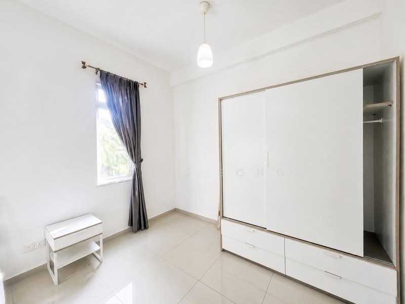 Kediaman Servis untuk Dijual di Fairway Suites - James Bong - Bedroom - PropertyGuru.com.my