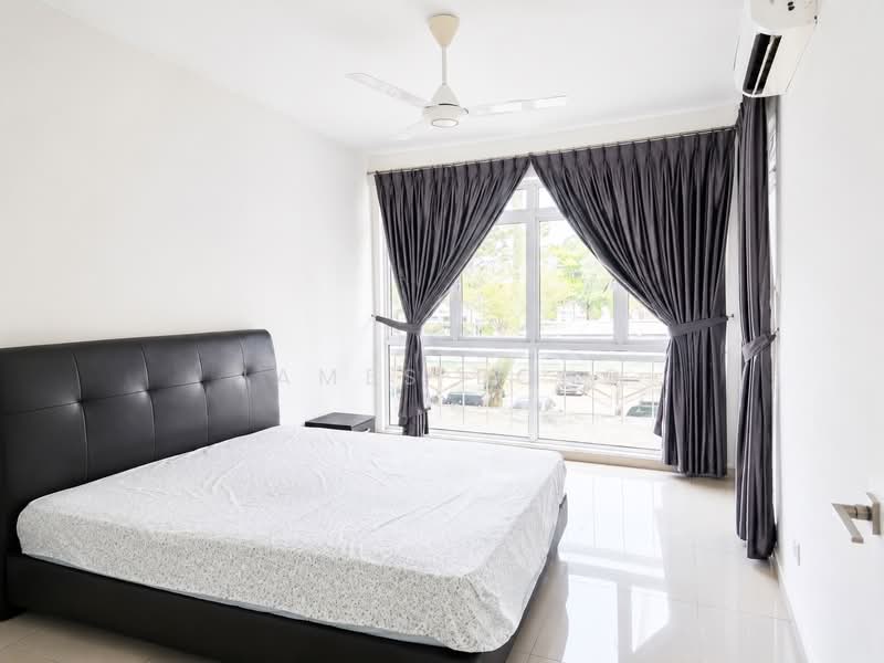 Kediaman Servis untuk Dijual di Fairway Suites - James Bong - Bedroom - PropertyGuru.com.my