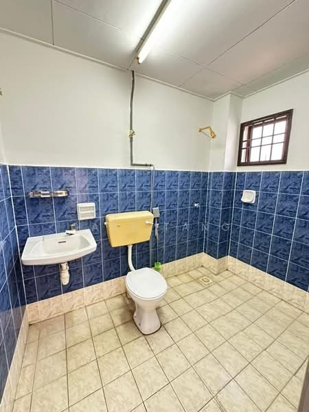 Rumah Teres 2 Tingkat untuk Dijual di Taman Pakatan (Ipoh) - Gary Tang - Bathroom - PropertyGuru.com.my