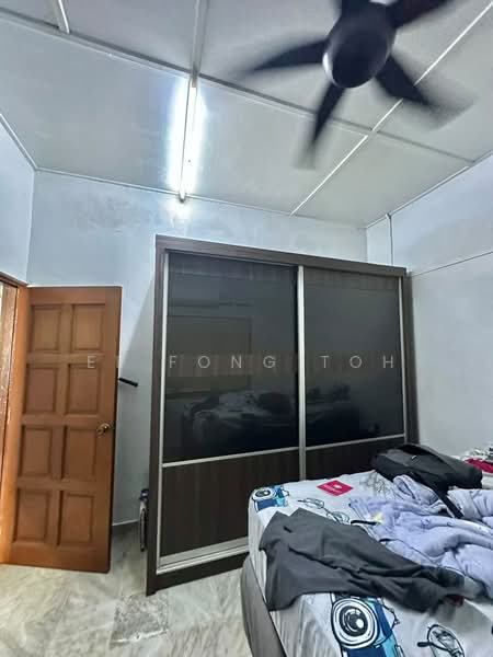 Rumah Teres 1-Tingkat untuk Dijual di Taman Ungku Tun Aminah (Skudai) - Ee Fong Toh - Bedroom - PropertyGuru.com.my