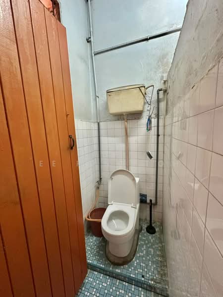 Rumah Teres 1-Tingkat untuk Dijual di Taman Ungku Tun Aminah (Skudai) - Ee Fong Toh - Bathroom - PropertyGuru.com.my