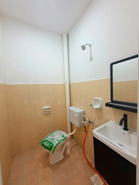 1-storey Terraced House for Sale in Bandar Putra (Kulai) - Daniel Yong - Bathroom - PropertyGuru.com.my