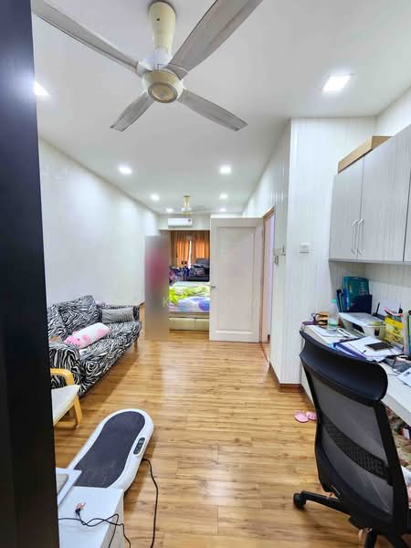 3-storey Terraced House for Sale in Lake Fields (Sungai Besi) - Suki Tan - Living Room - PropertyGuru.com.my