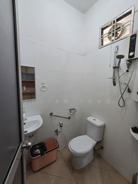2-storey Terraced House for Sale in Bandar Baru Nilai (Nilai) - Julian Tong - Bathroom - PropertyGuru.com.my