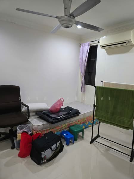 Rumah Teres untuk Dijual di Bandar Kinrara Seksyen 1 (Bandar Kinrara) - Sara Perumal - Bedroom - PropertyGuru.com.my
