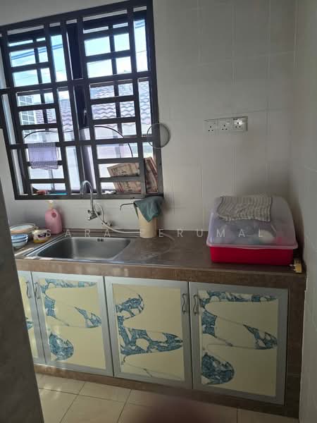 Rumah Teres untuk Dijual di Bandar Kinrara Seksyen 1 (Bandar Kinrara) - Sara Perumal - Kitchen - PropertyGuru.com.my