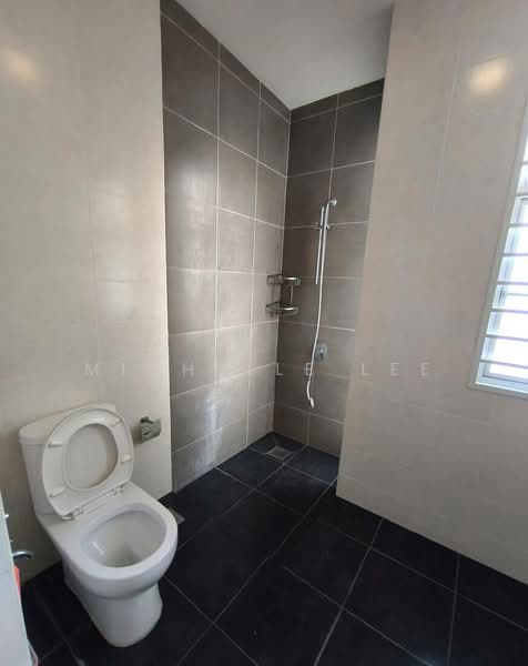 2-storey Terraced House for Rent in Bandar Saujana Putra (Tanjong Duabelas) - Michelle Lee - Bathroom - PropertyGuru.com.my