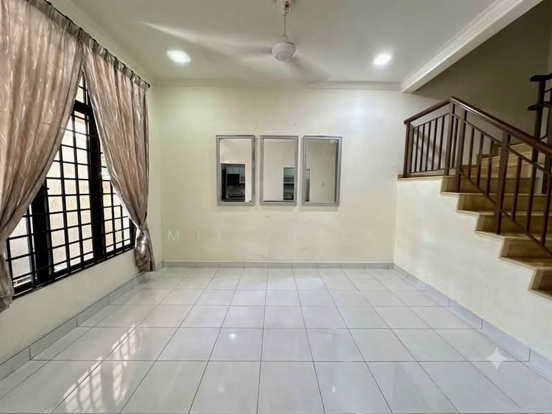 2-storey Terraced House for Sale in Presint 14 (Putrajaya) - Kamil Ghazali - Living Room - PropertyGuru.com.my