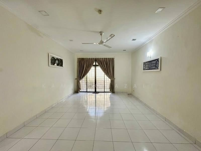 2-storey Terraced House for Sale in Presint 14 (Putrajaya) - Kamil Ghazali - Living Room - PropertyGuru.com.my