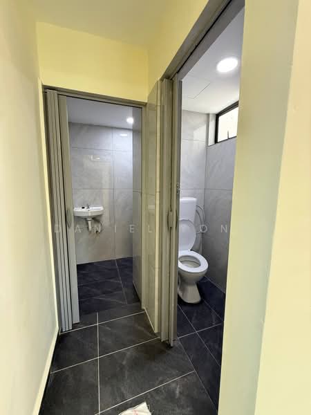 Flat for Sale at Flat Taman Rinting - Daniel Yong - Bathroom - PropertyGuru.com.my
