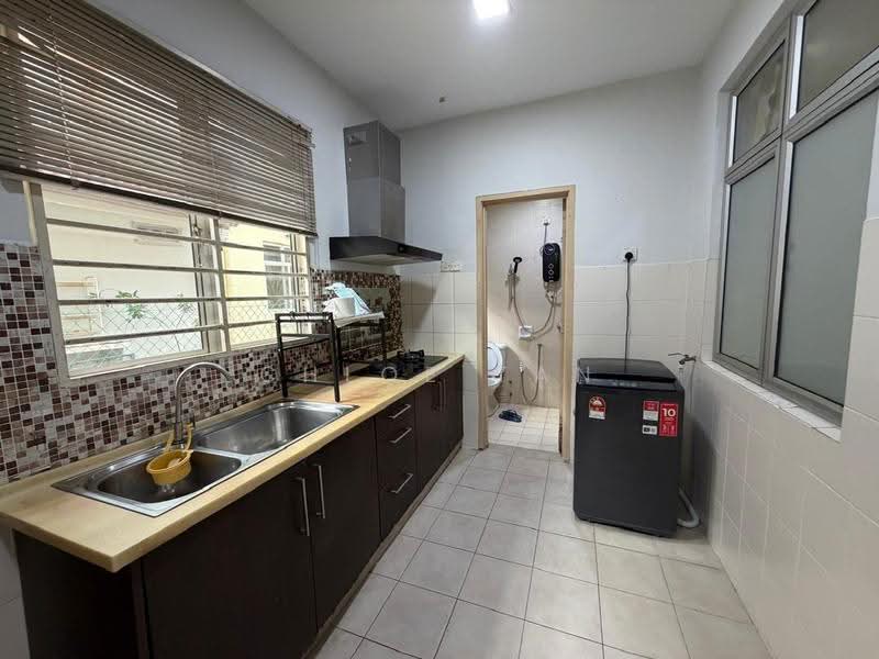 2-storey Terraced House for Rent in Kemuning Utama (Shah Alam) - Chloe Tan - Kitchen - PropertyGuru.com.my