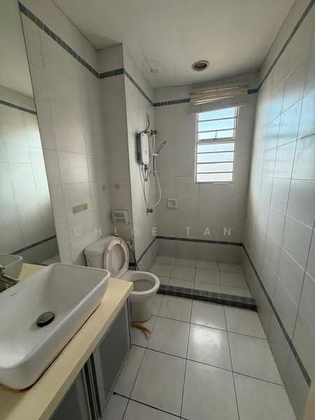 2-storey Terraced House for Rent in Kemuning Utama (Shah Alam) - Chloe Tan - Bathroom - PropertyGuru.com.my