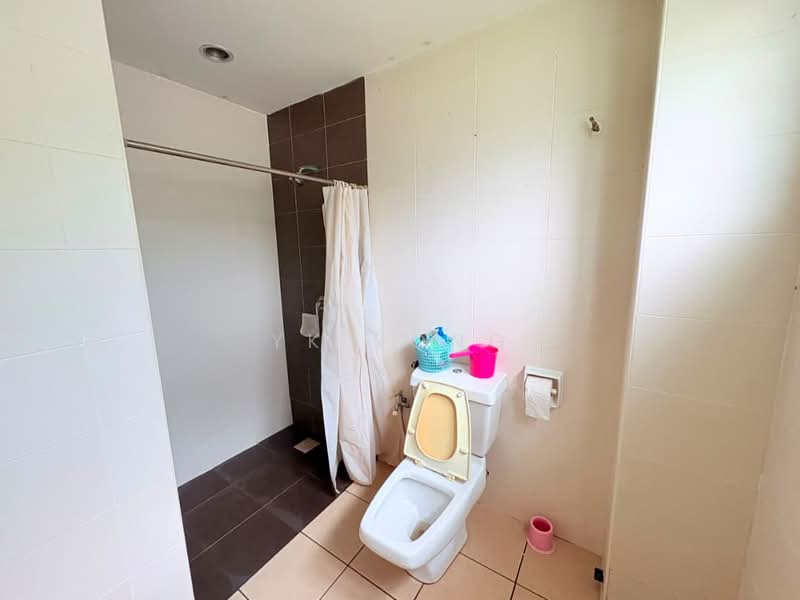 Apartment for Sale at Bayan Villa, Seri Kembangan - Yk Yong - Bathroom - PropertyGuru.com.my