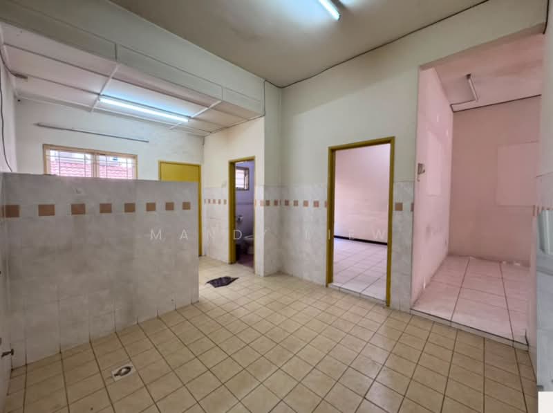Semi-Detached House for Sale in Taman Usahawan (Kepong) - Mandy Liew - Bathroom - PropertyGuru.com.my