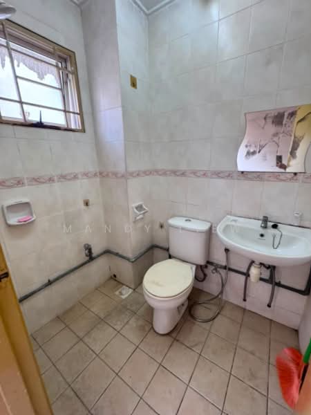 Semi-Detached House for Sale in Taman Usahawan (Kepong) - Mandy Liew - Bathroom - PropertyGuru.com.my